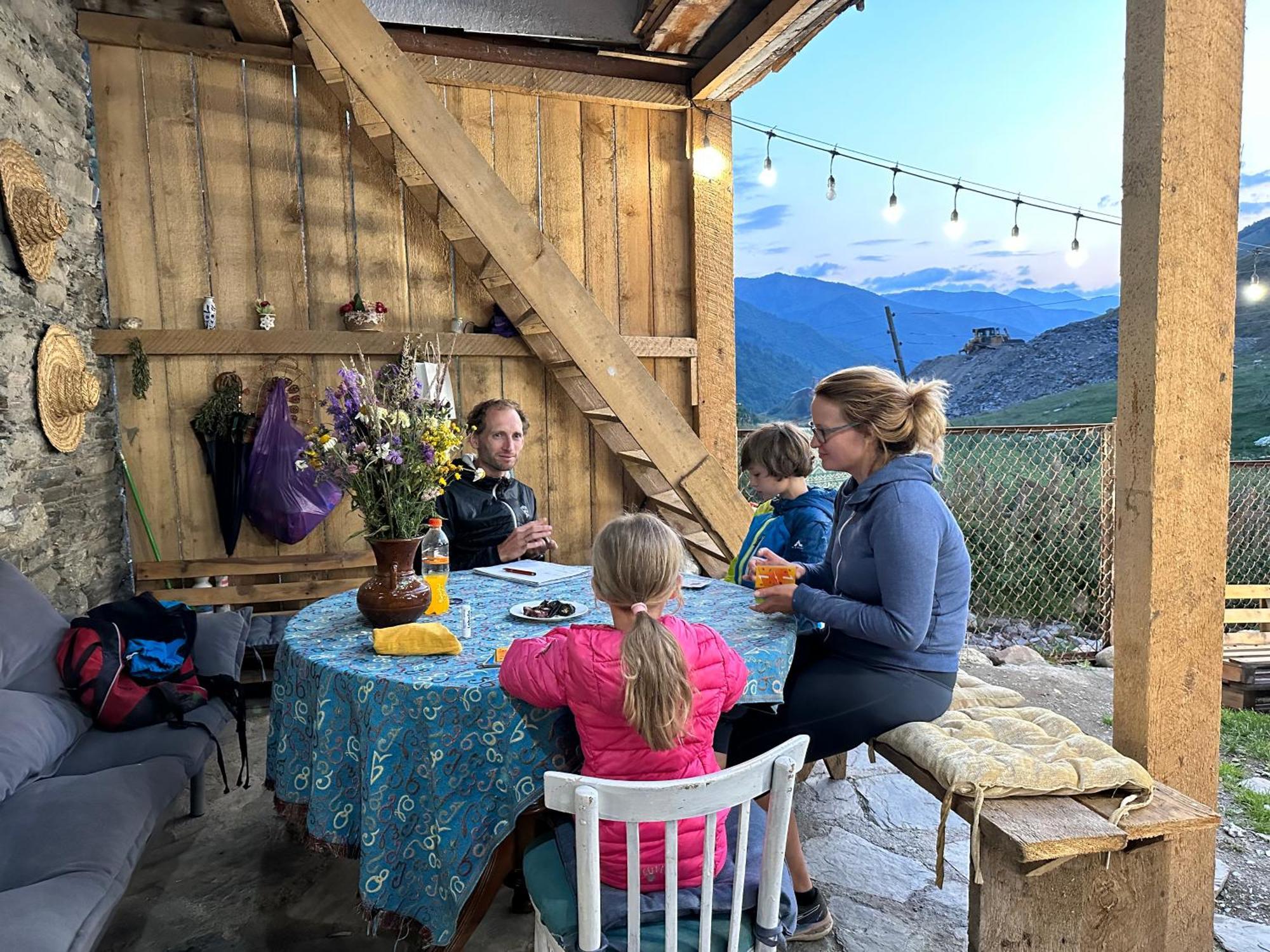 Nanila Hotel Ushguli Buitenkant foto