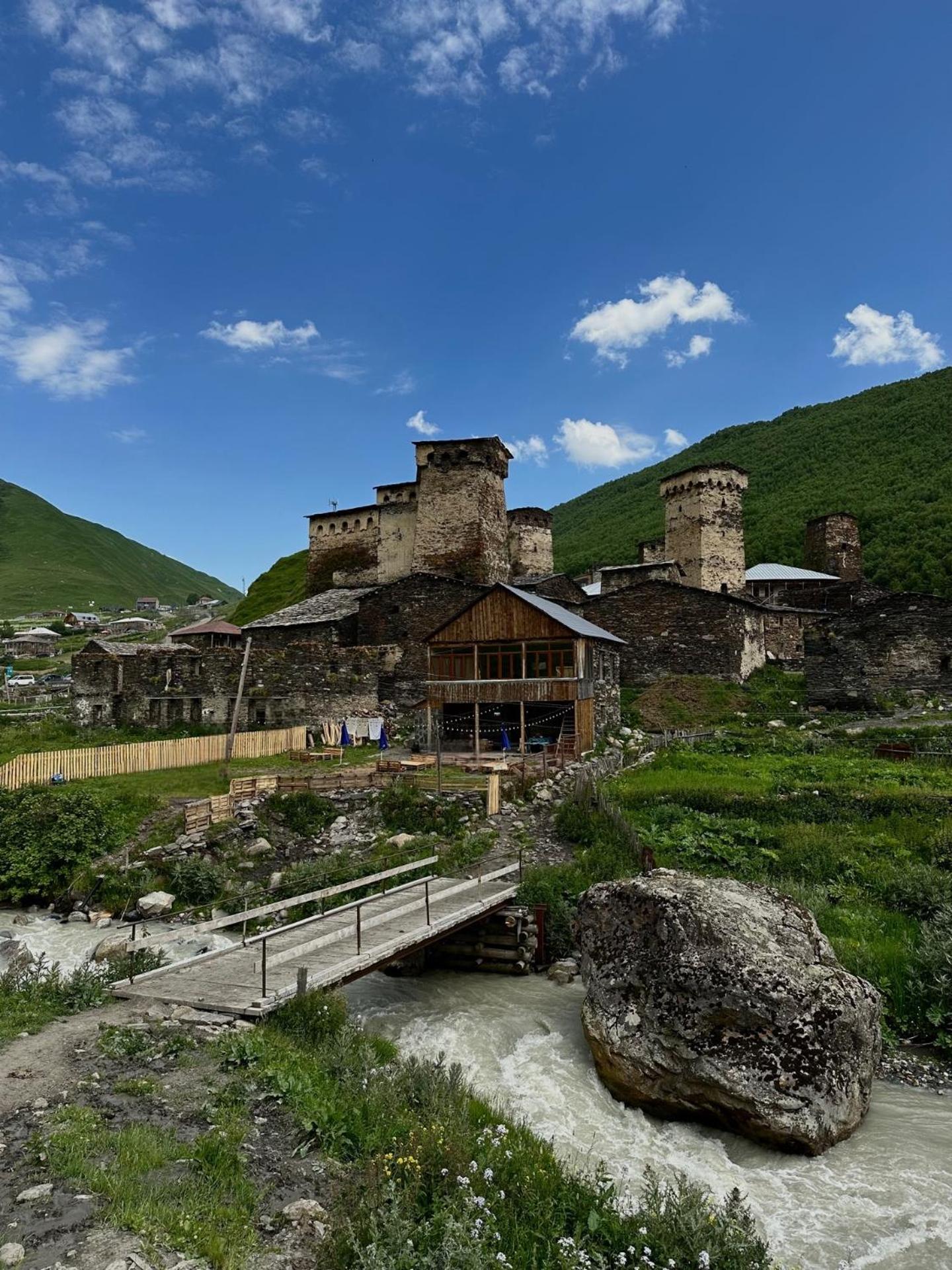 Nanila Hotel Ushguli Buitenkant foto