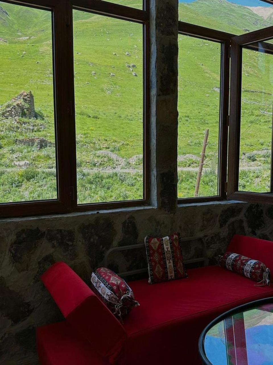 Nanila Hotel Ushguli Buitenkant foto