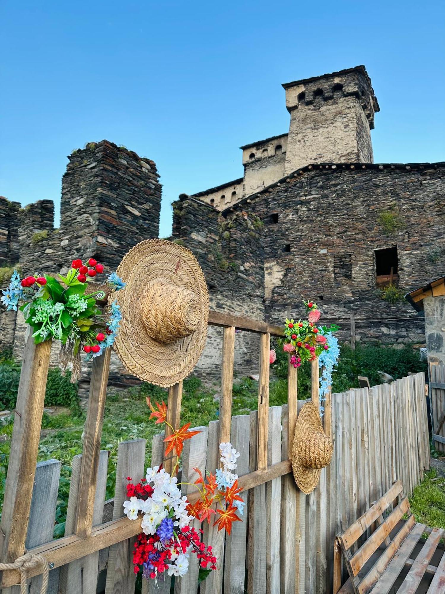 Nanila Hotel Ushguli Buitenkant foto